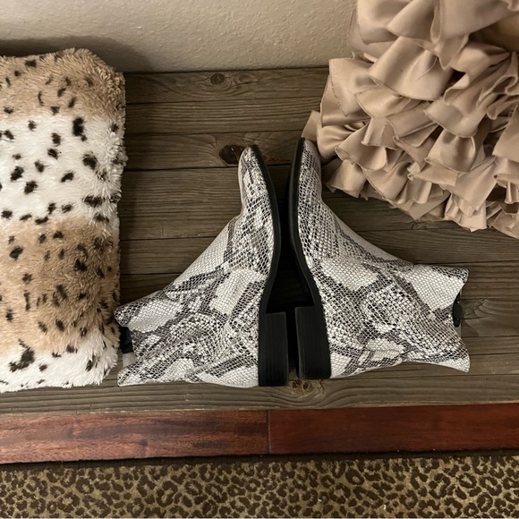 Topshop Klaus Python Snake Print Block Heel Ankle Booties Sz EU 38 - Picture 2 of 11